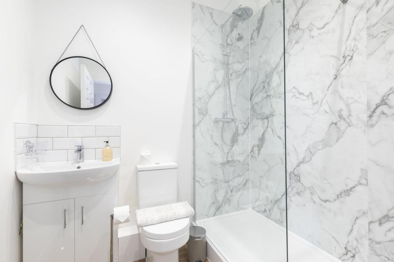 Beautifully Presented Newly Renovated City-centre In