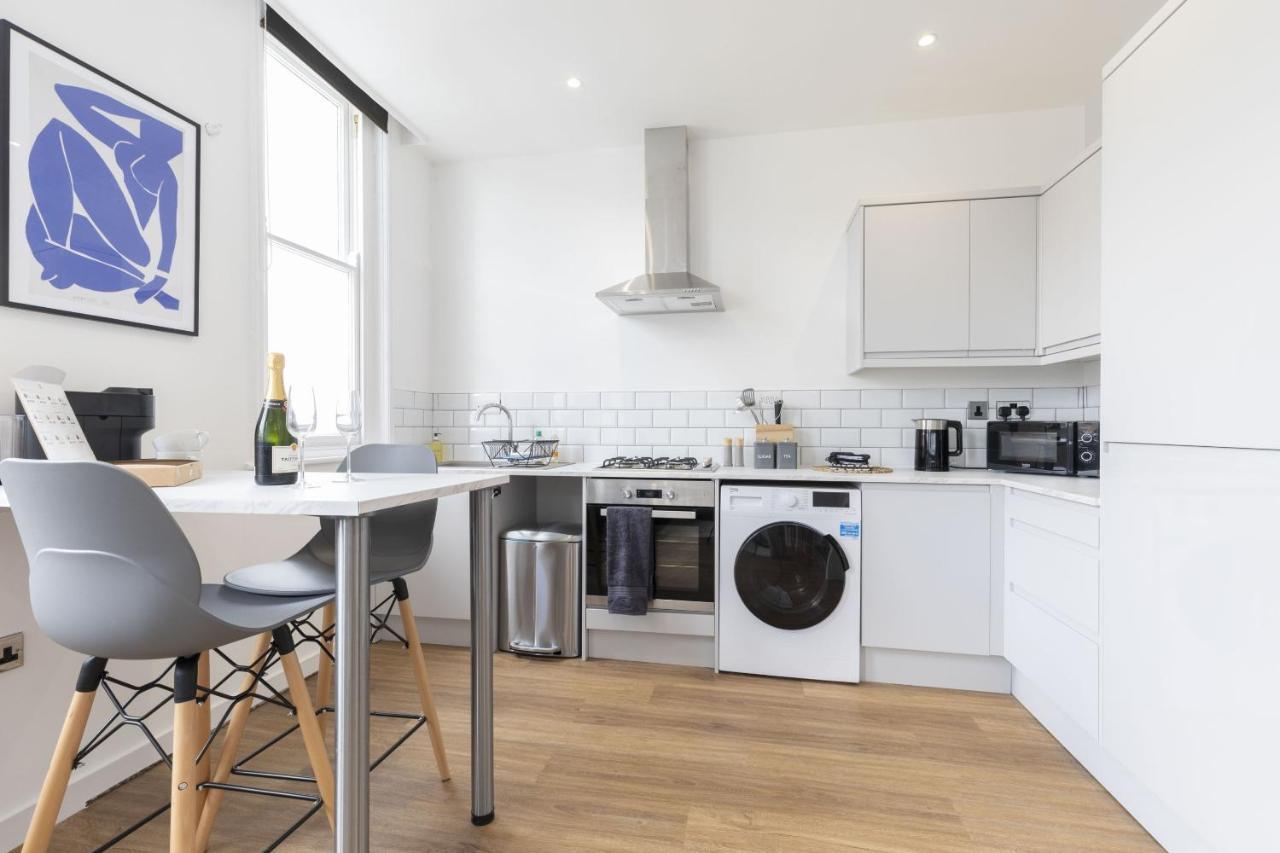 Apartment Beautifully Presented Newly Renovated City-centre In