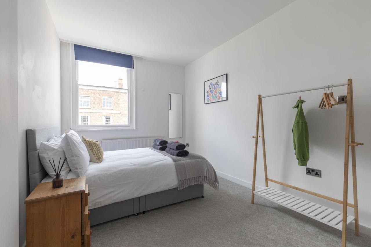 Apartment Beautifully Presented Newly Renovated City-centre In