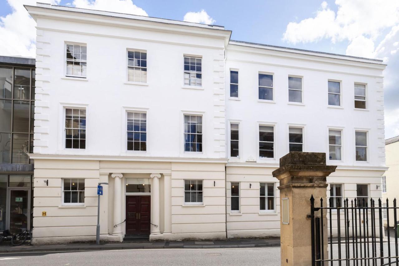 Beautifully Presented Newly Renovated City-centre In * Cheltenham