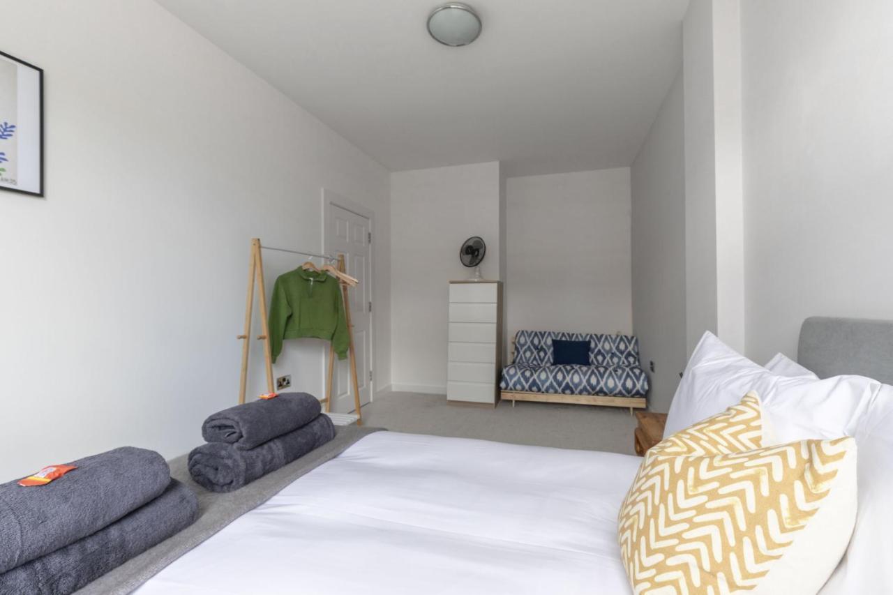 Beautifully Presented Newly Renovated City-centre In Cheltenham
