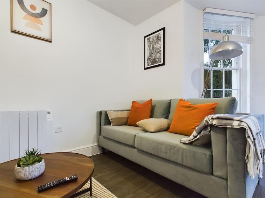 The Grove King Bed Wi-fi Ev Charger Apartment Cheltenham