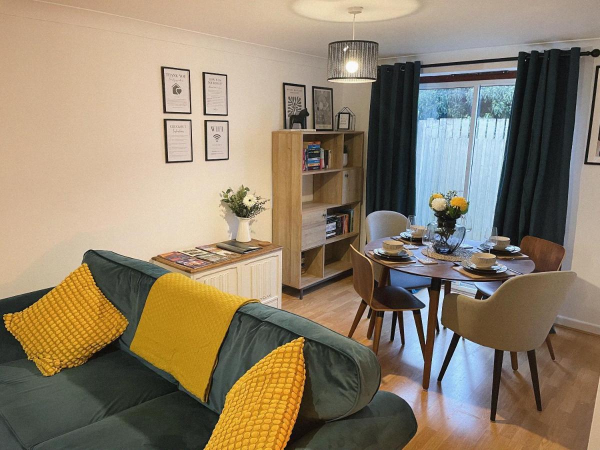 3 Bed In Town Centre With Free Parking For 1 Car Holiday home *