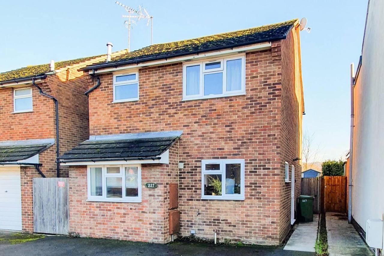 Holiday home Impeccable 4-bed House In Cheltenham