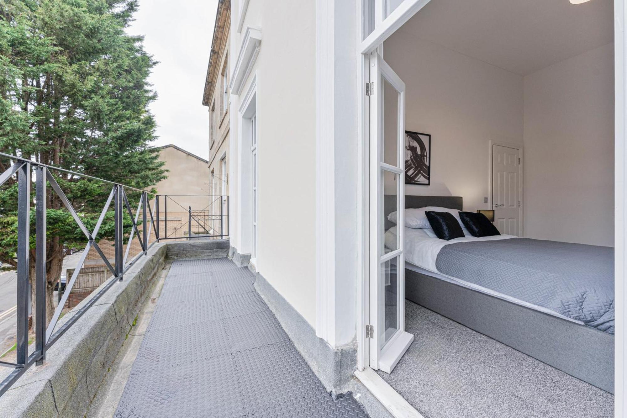 Modern 2 Bedroom In * Cheltenham