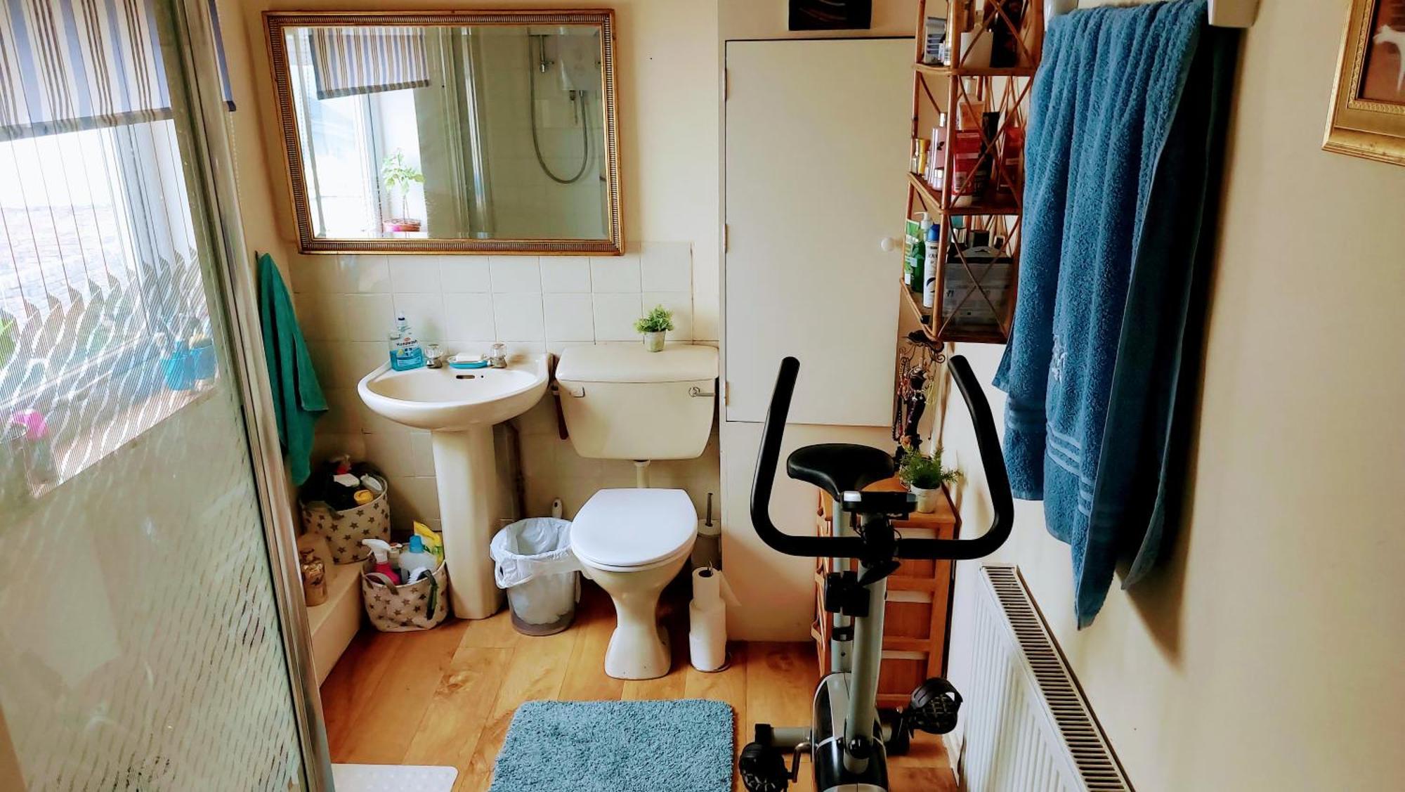 Homestay Racecourse In With Bathroom Access. *