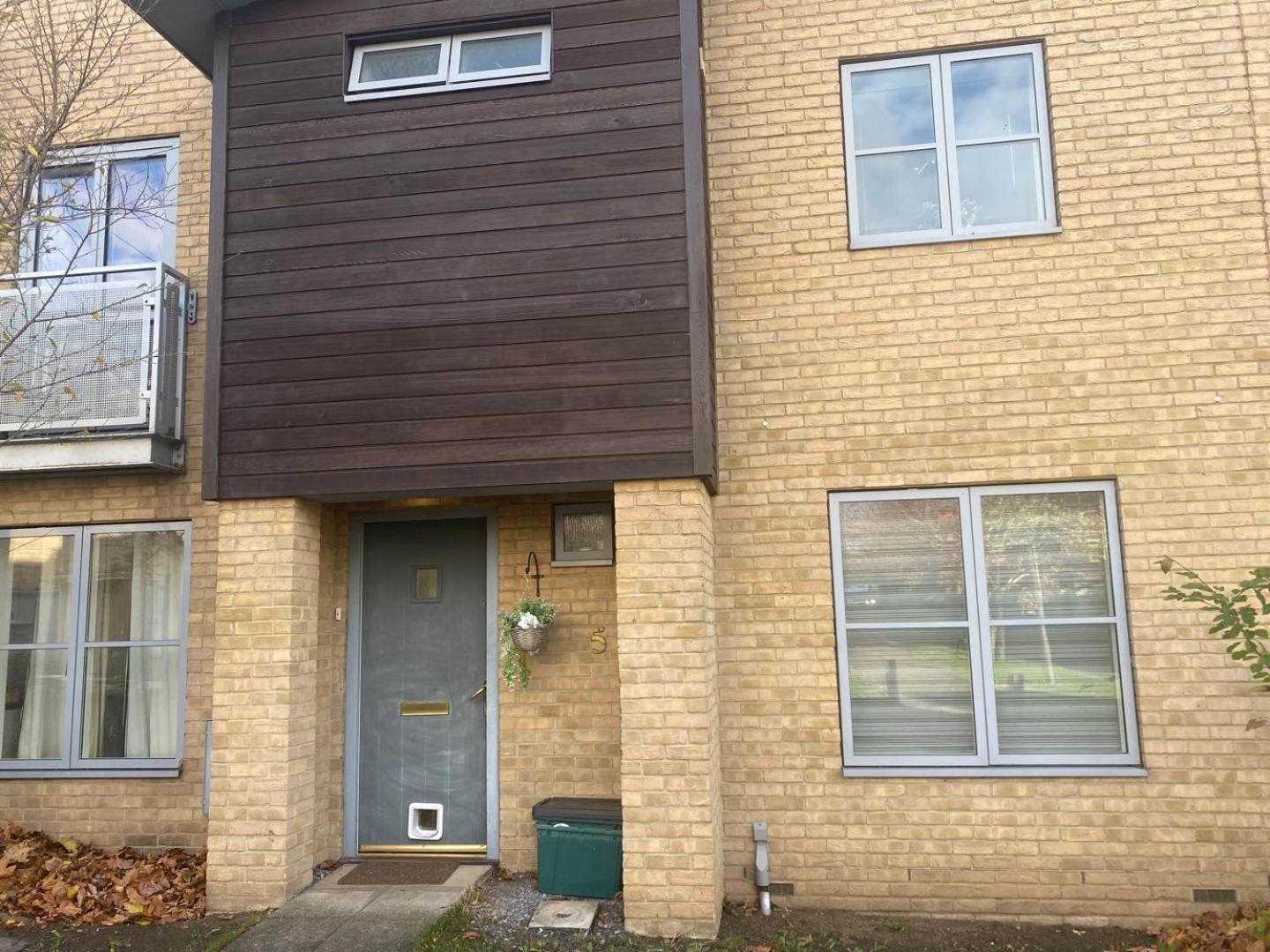 Holiday home Pass The Keys Modern Townhouse With Secure Parking And Garden