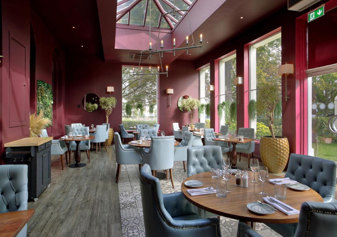 Queens Hotel 4*