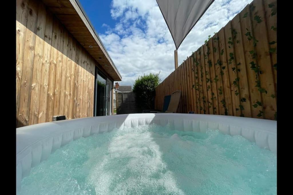 Luxury With Hot-tub Villa