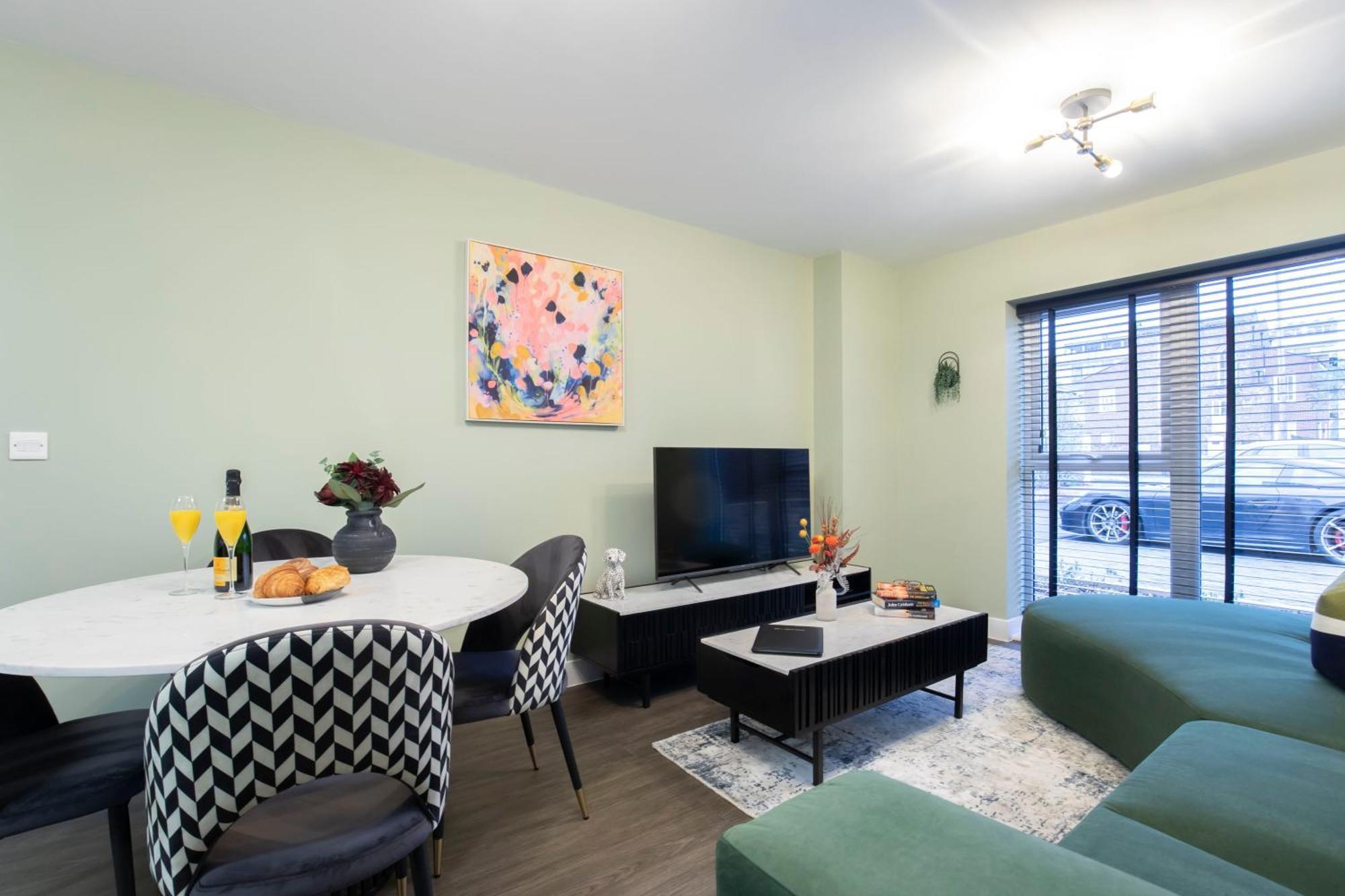 Apartment Elliot Oliver *