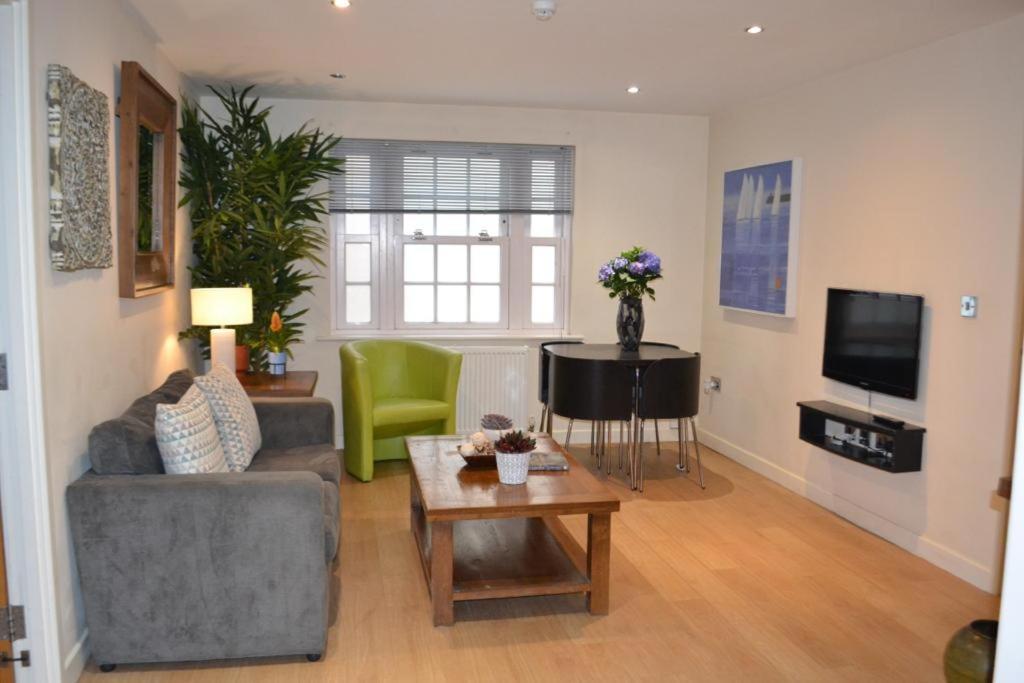 Entire In The Heart Of The Suffolks - Gl50 * Cheltenham