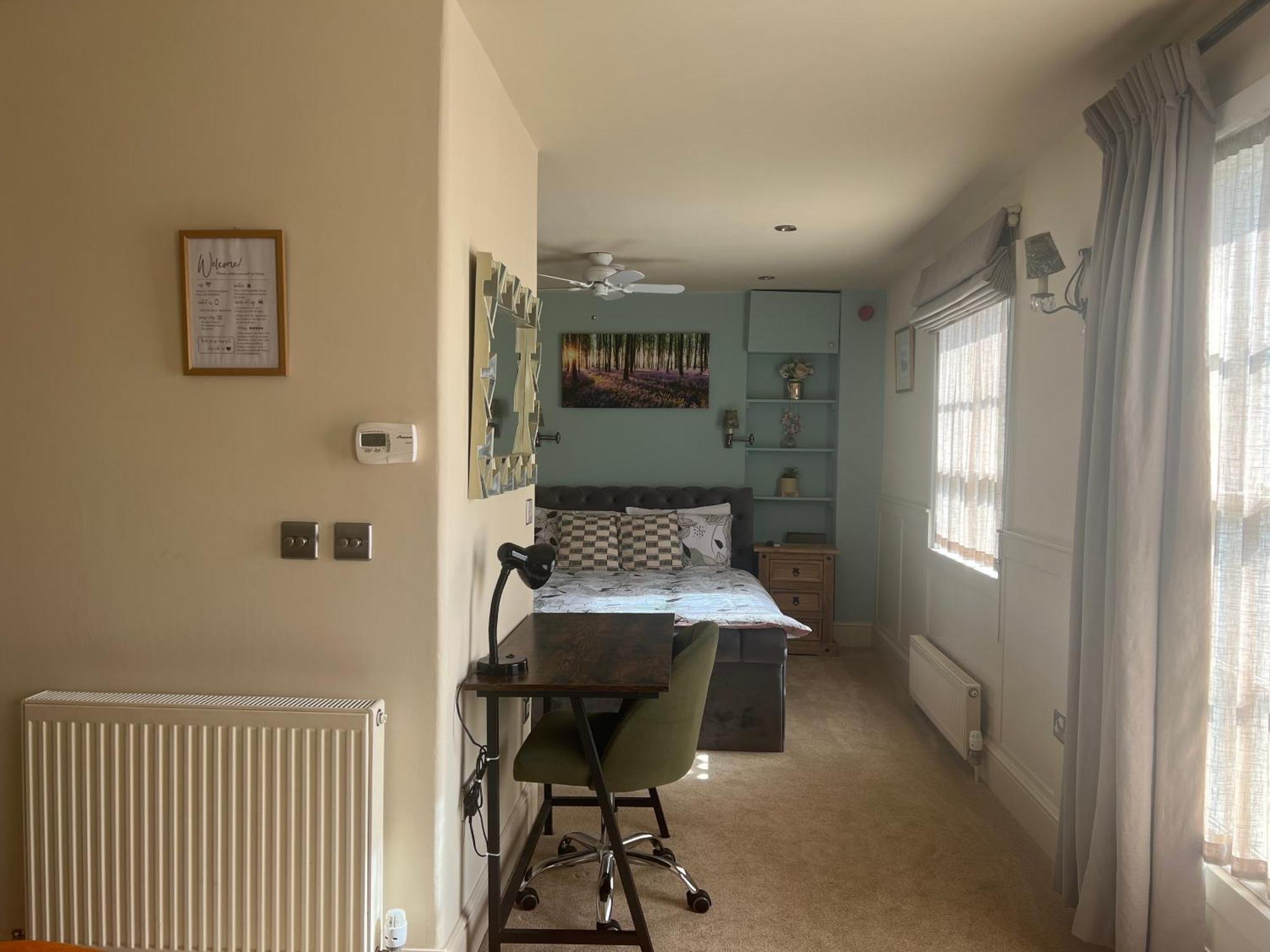 Flat Parking Off Road Apartment *