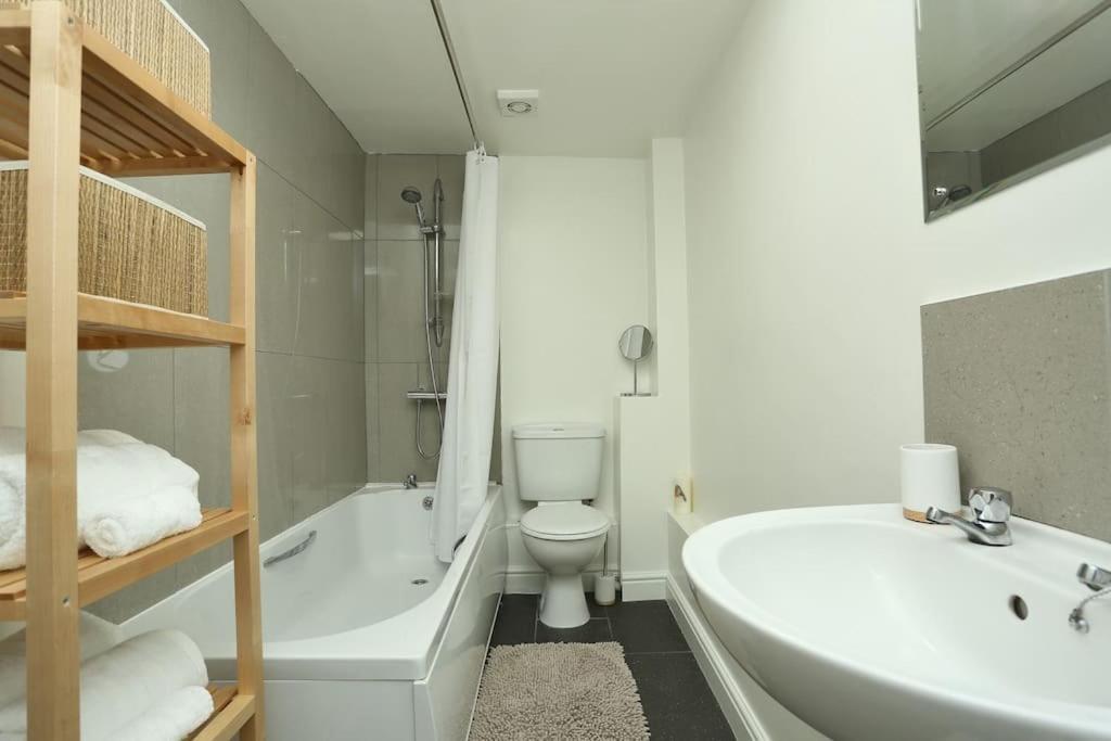 In The Heart Of Cheltenham/ Parking Apartment *