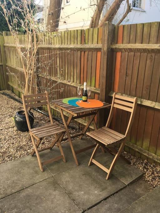 Apartment In The Heart Of Cheltenham/ Parking