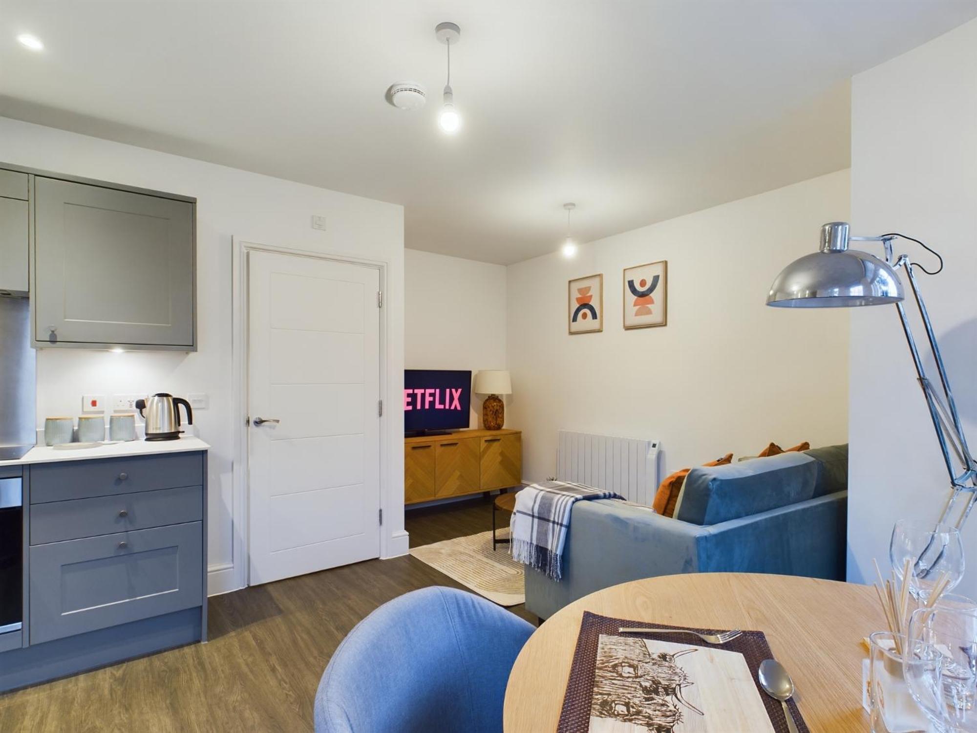 The Grove King Bed Wi-fi Ev Charger Apartment