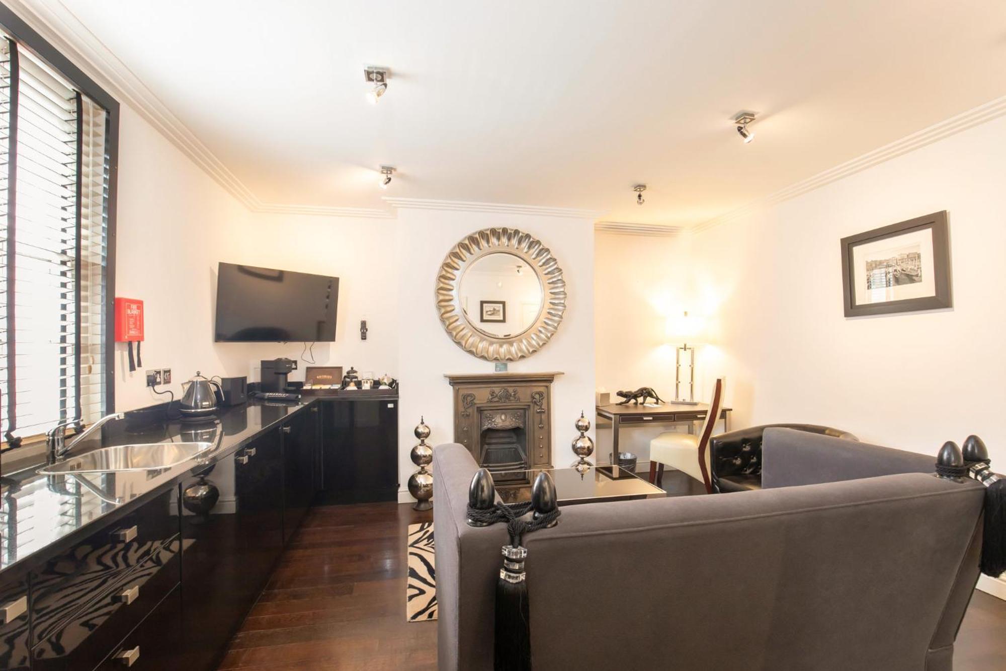 Strozzi Palace By Mansley * Cheltenham