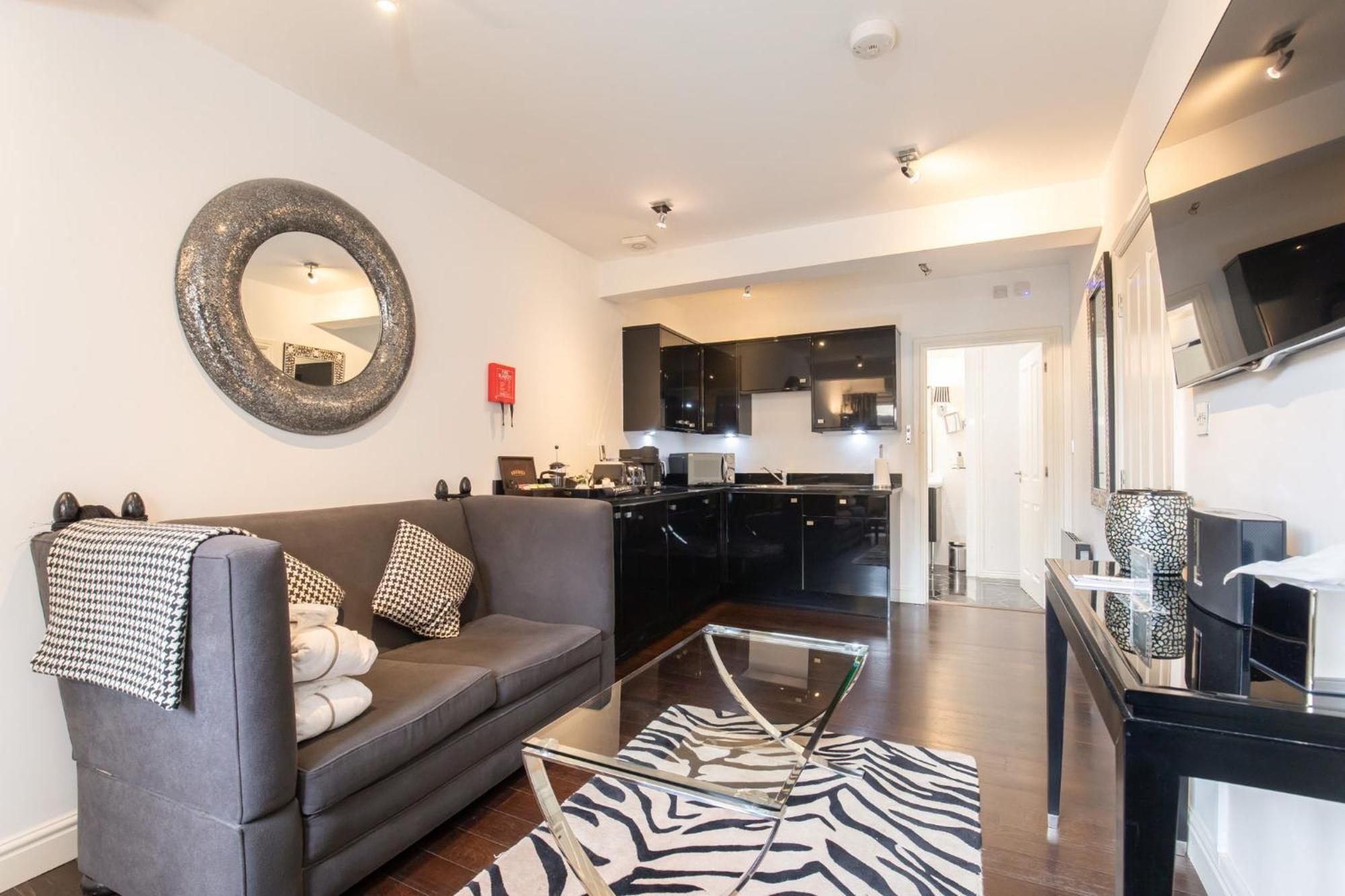 Strozzi Palace By Mansley * Cheltenham