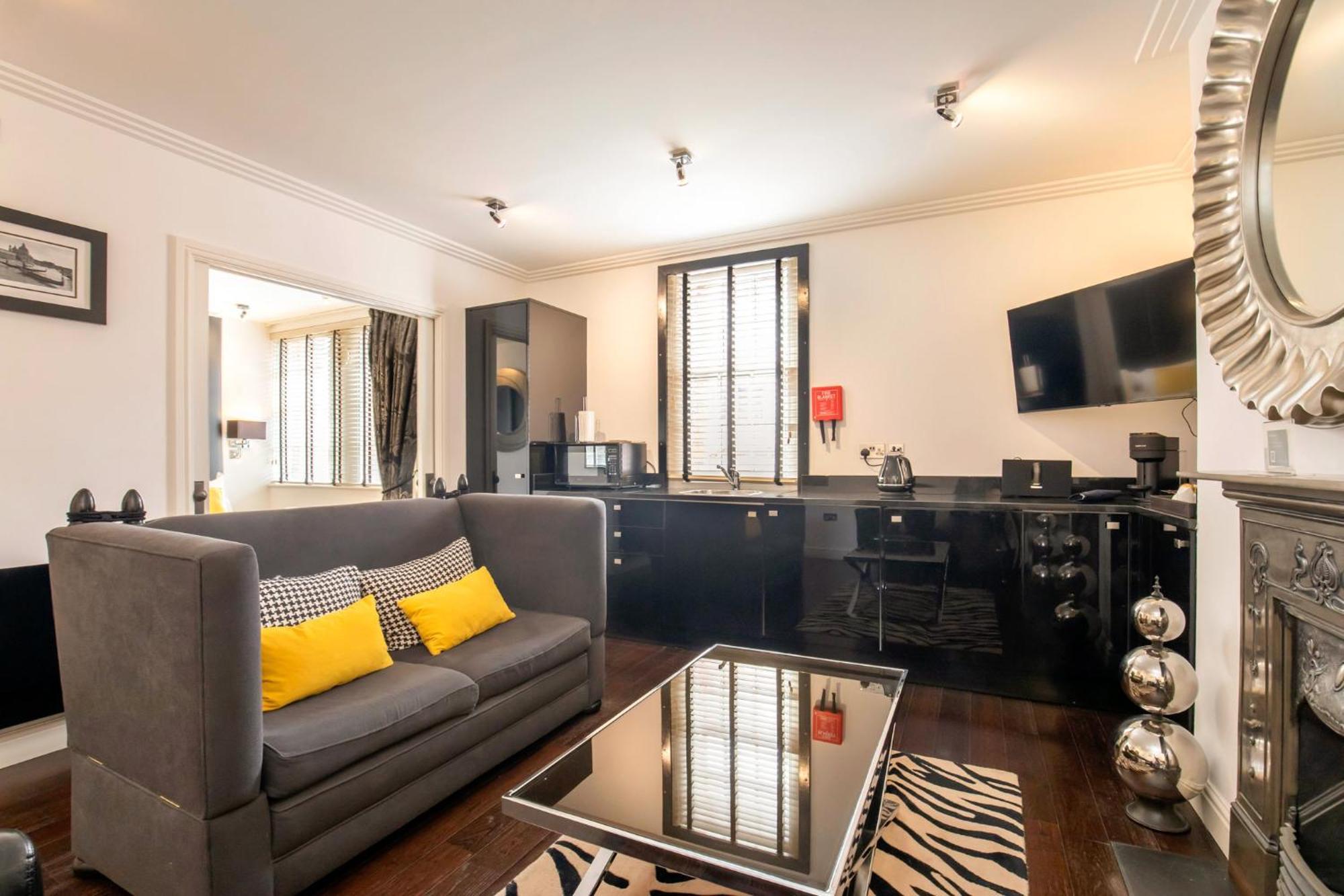 Strozzi Palace By Mansley Apartment
