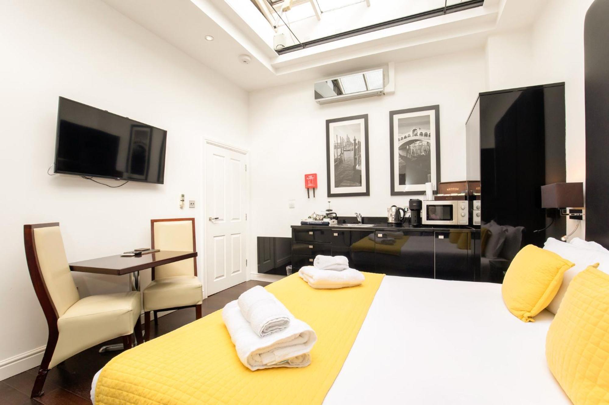 Strozzi Palace By Mansley * Cheltenham