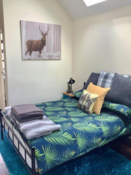 The Snug In Cheltenham, Leckhampton - A Cosy & Unique Space Chalet *