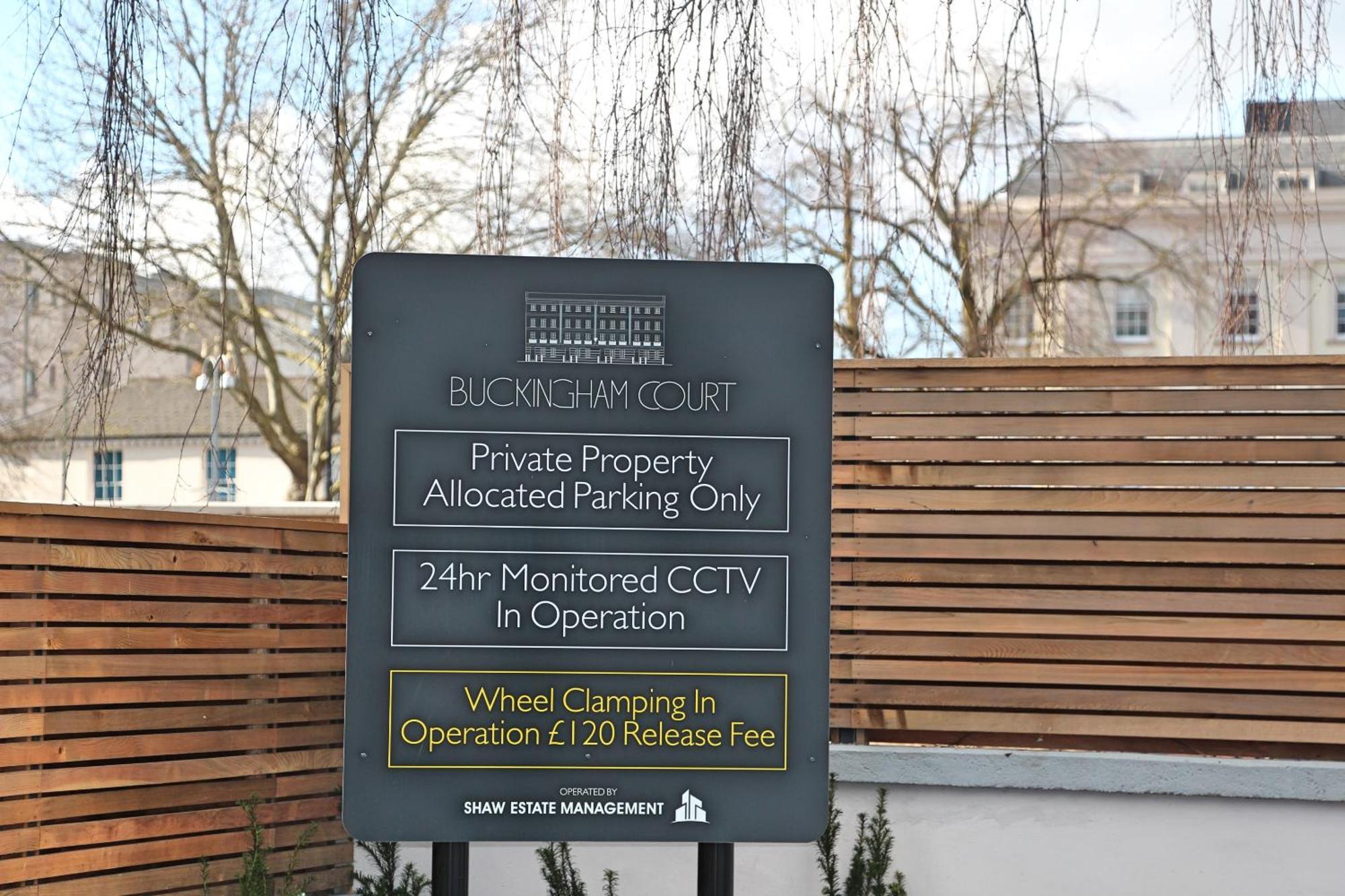 New, Luxury In Town Centre Apartment