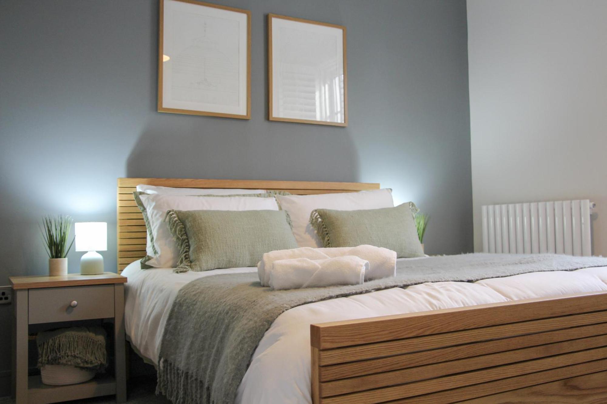 New, Luxury In Town Centre Apartment
