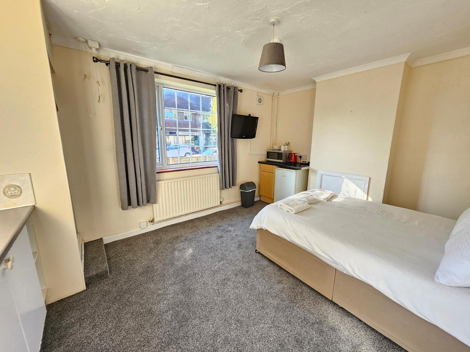 87 Tennyson Road *