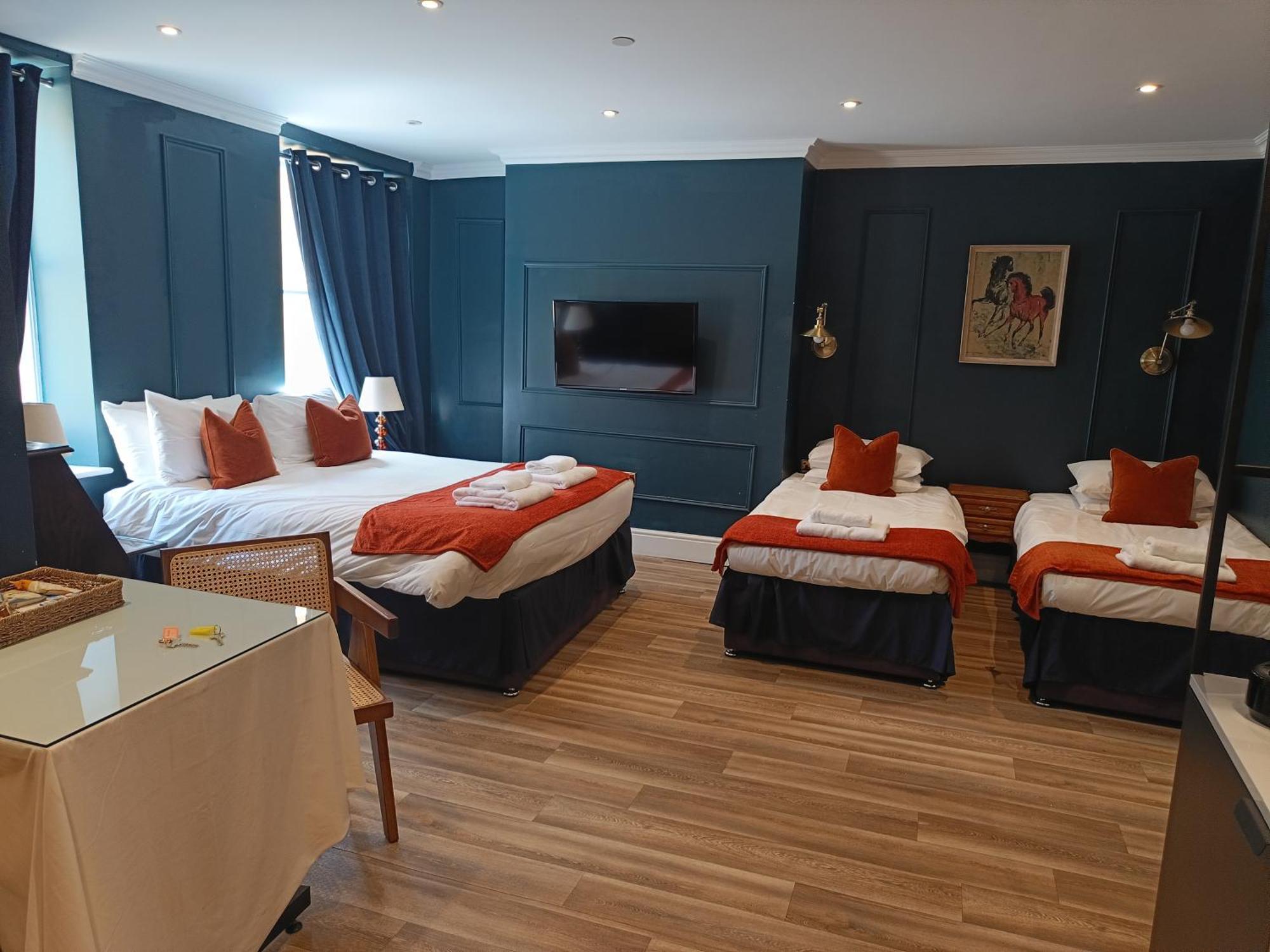 On The Prom Hotel 4*