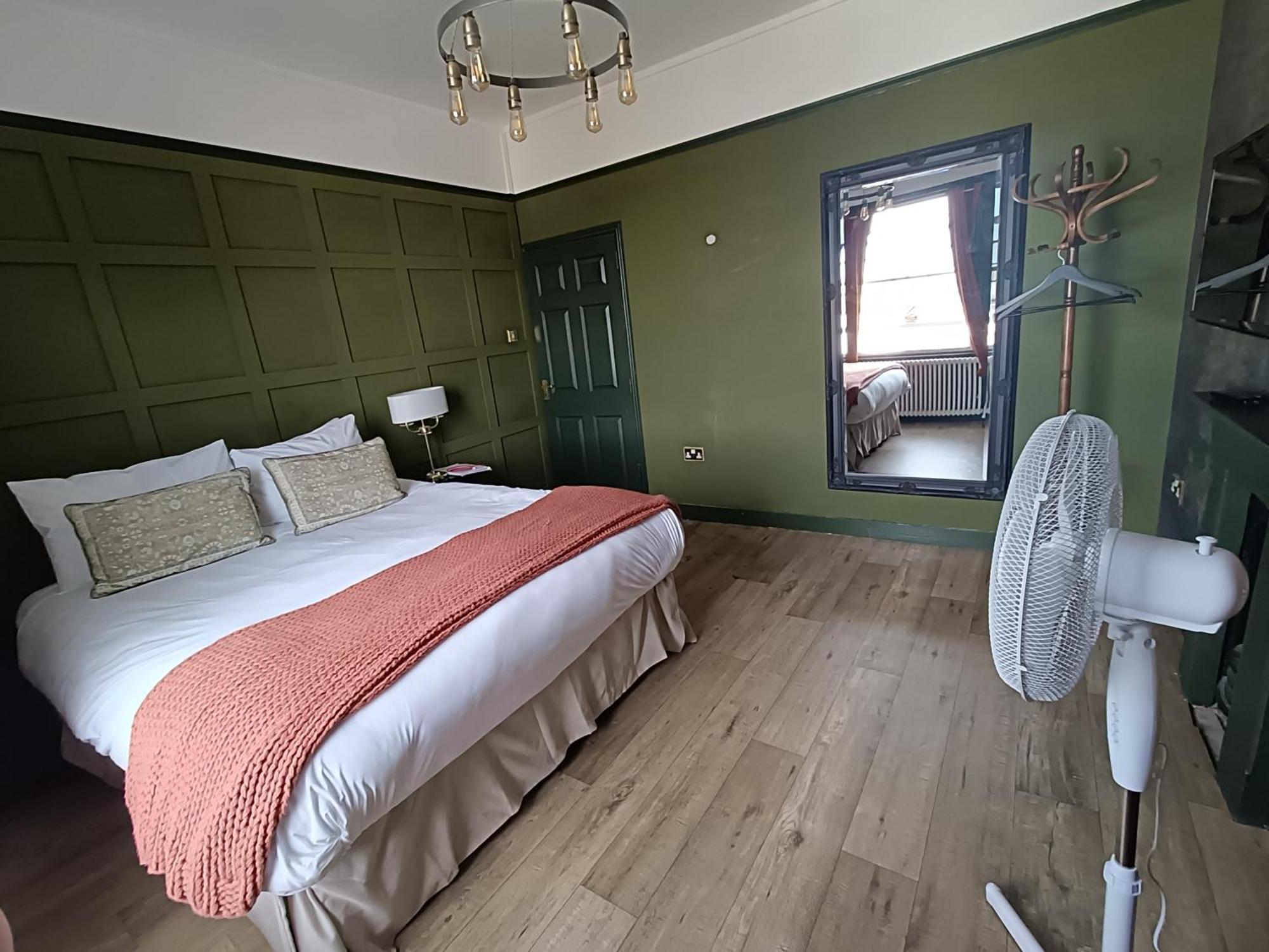 On The Prom 4* Cheltenham