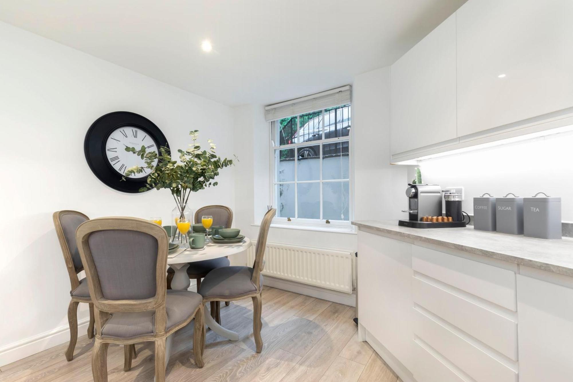 Beautiful 2-bed 2 Bath Regency Flat With Parking * Cheltenham