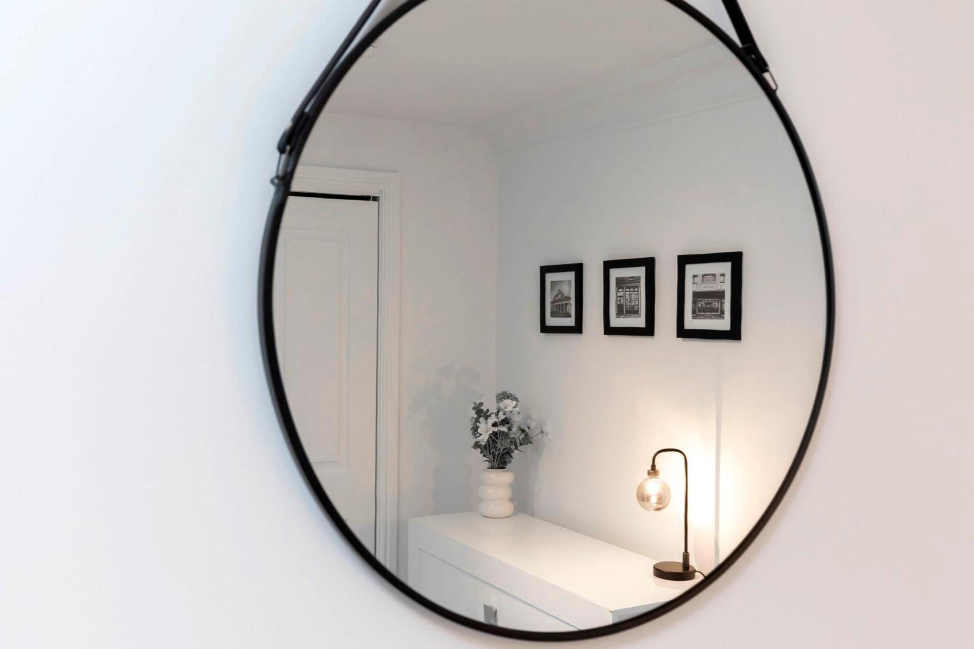 Beautiful 2-bed 2 Bath Regency Flat With Parking