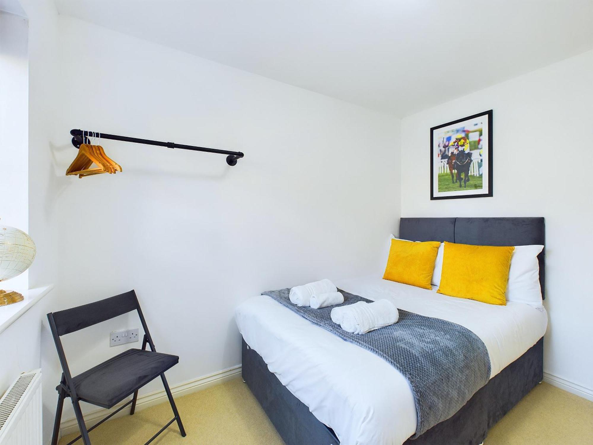 Signature - - Large 4 Bed House With Parking - Racecourse Holiday home *