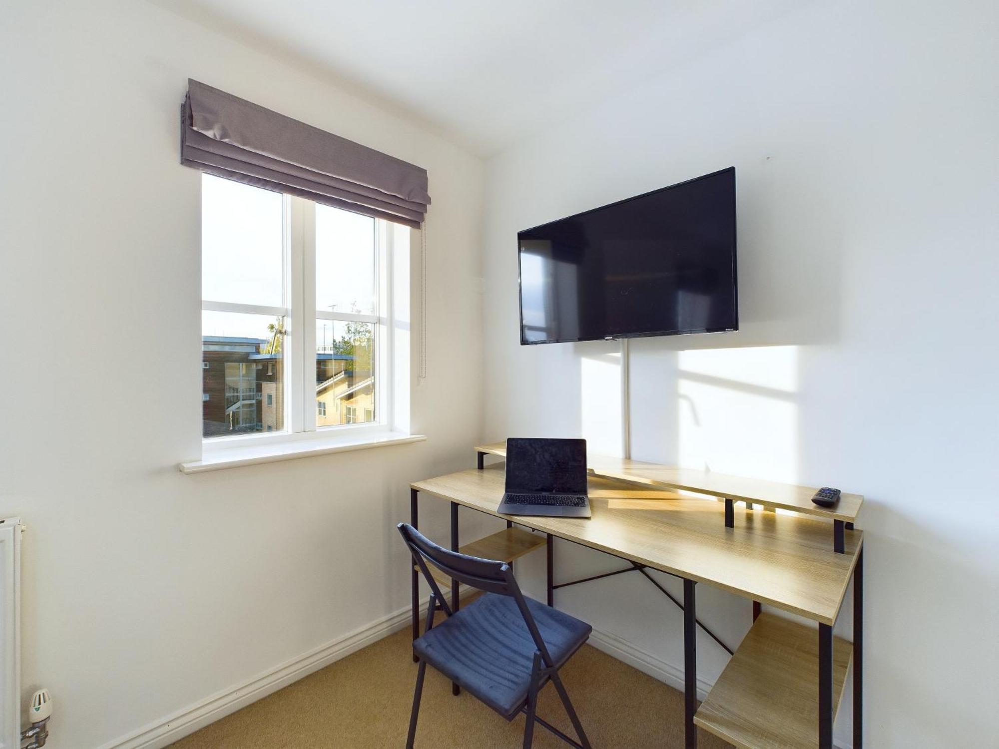 Holiday home Signature - - Large 4 Bed House With Parking - Racecourse