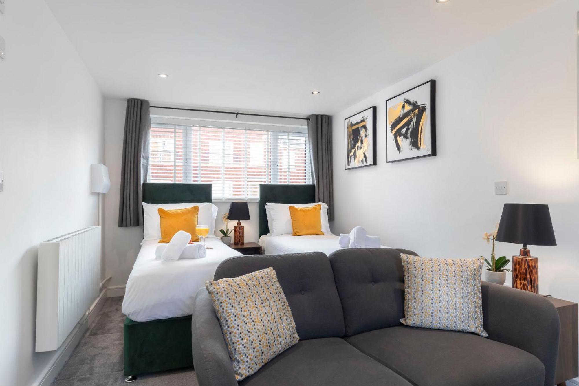 Private & Modern Close To Town Apartment