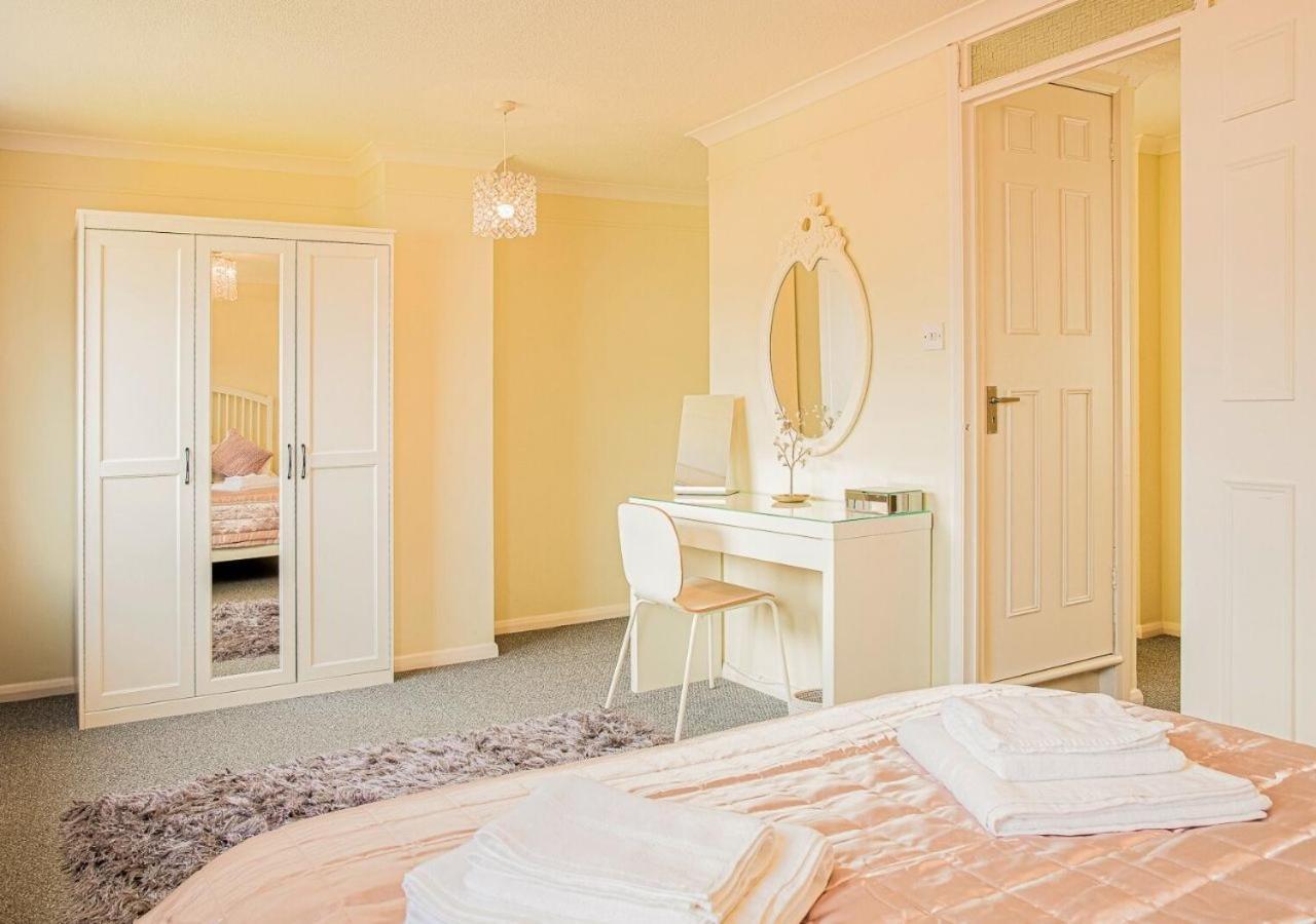 Casa de férias 2 Bed House W/ Garden And Free Parking! Cheltenham