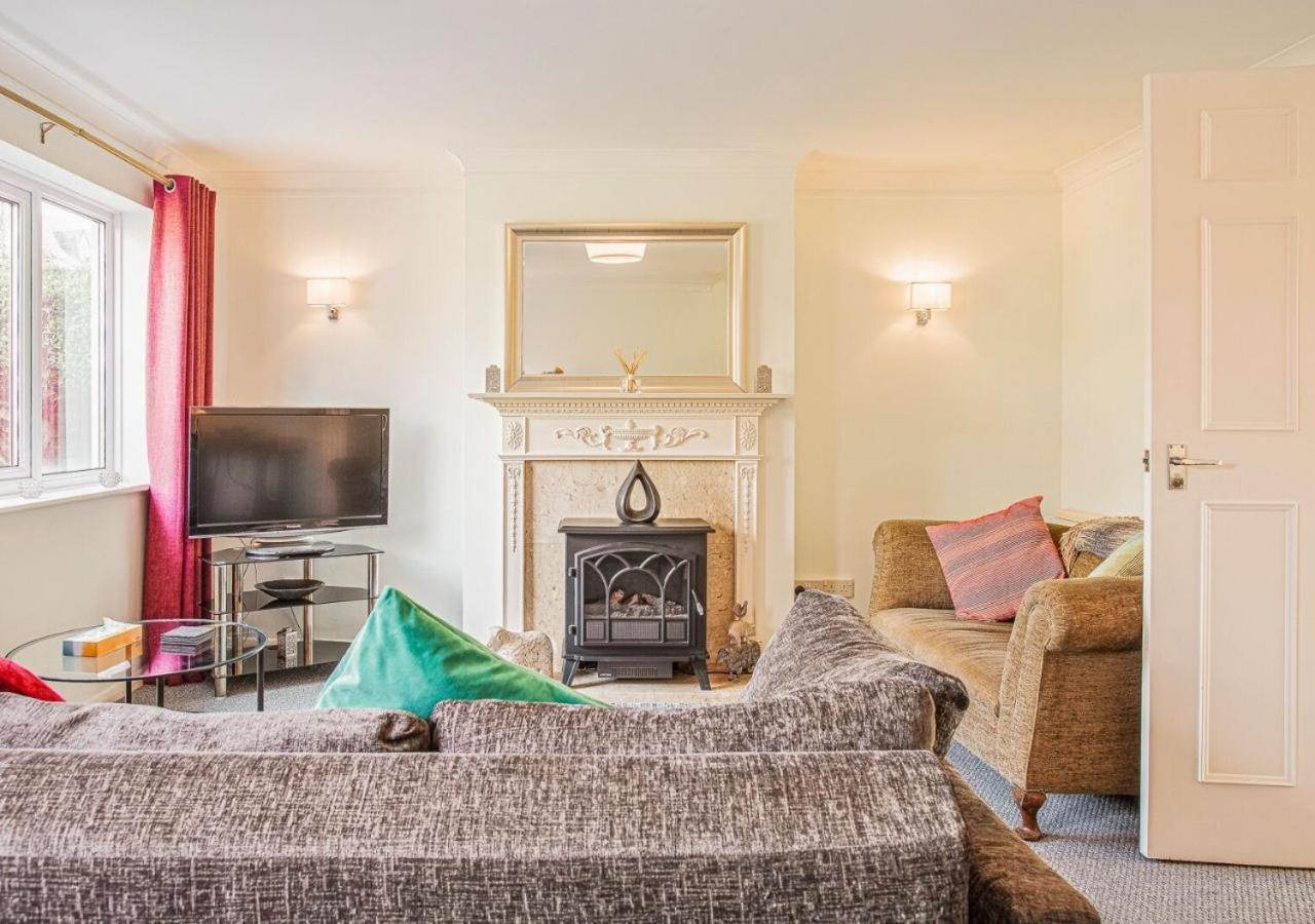 2 Bed House W/ Garden And Free Parking! Cheltenham