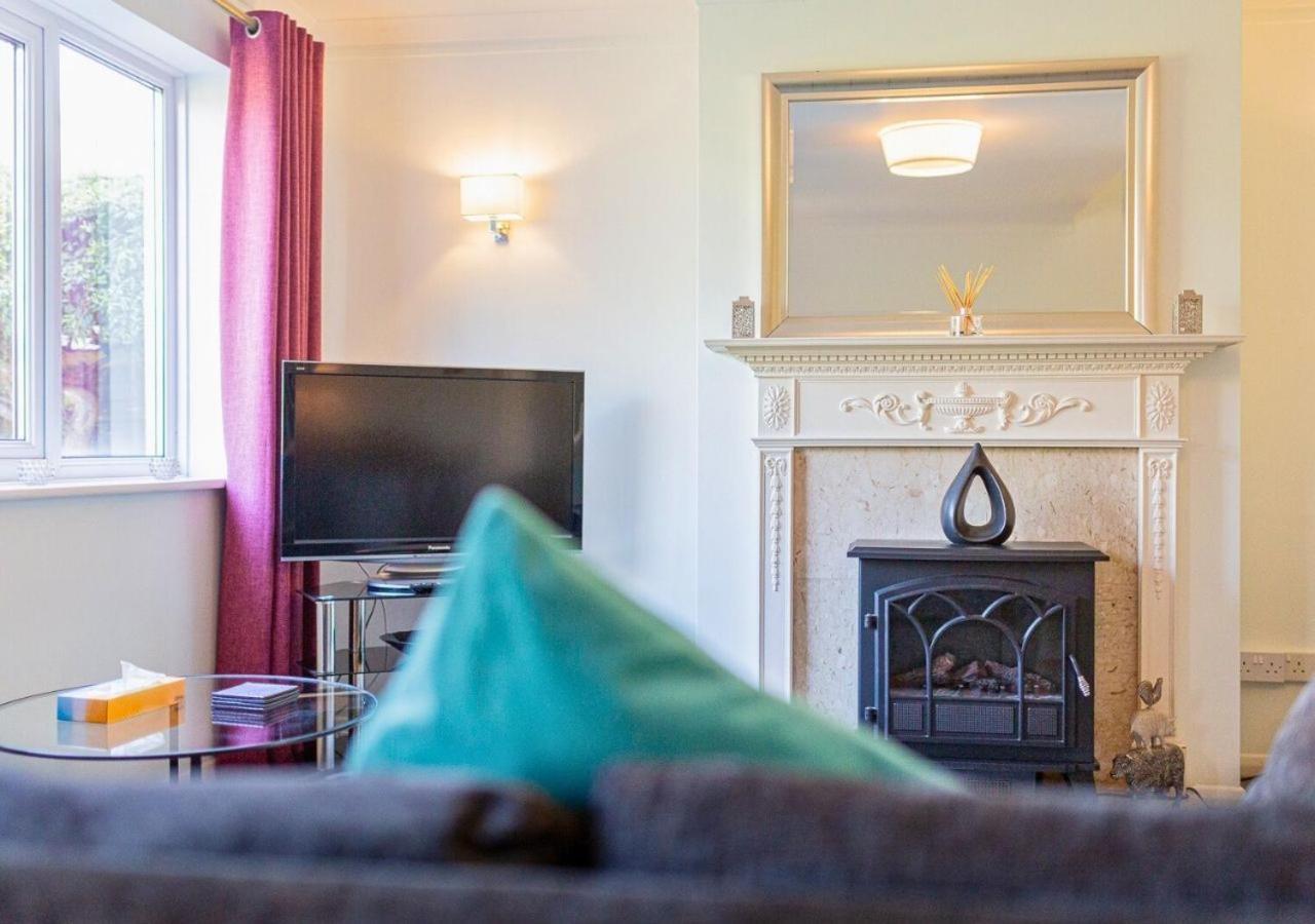2 Bed House W/ Garden And Free Parking! * Cheltenham
