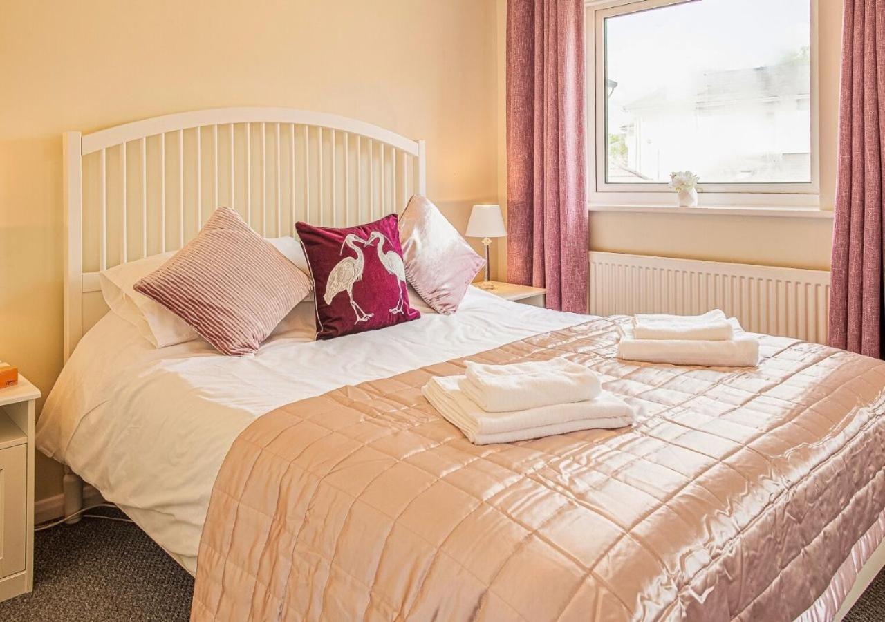 2 Bed House W/ Garden And Free Parking! Cheltenham