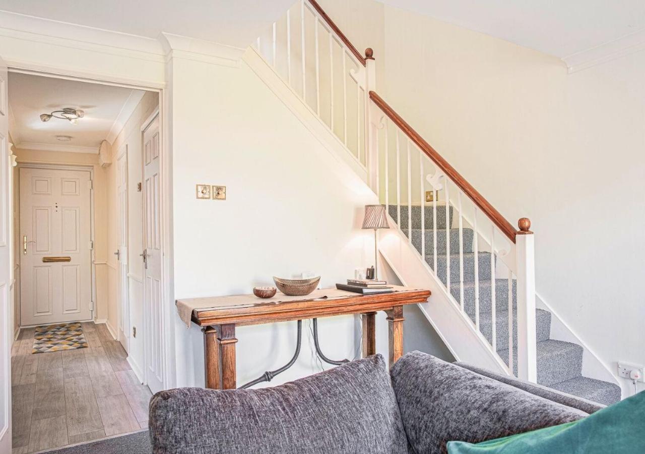 2 Bed House W/ Garden And Free Parking! * Cheltenham