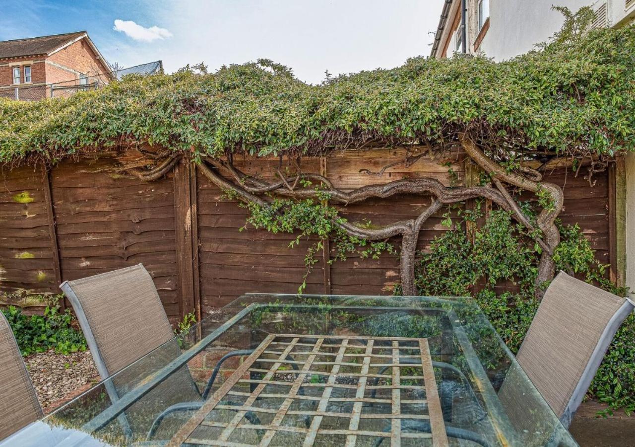 2 Bed House W/ Garden And Free Parking! * Cheltenham