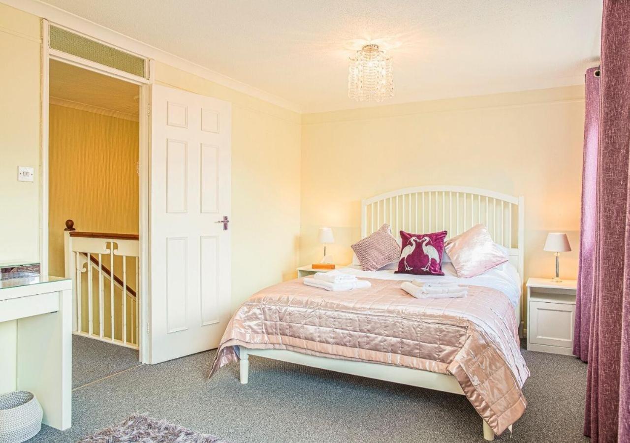 2 Bed House W/ Garden And Free Parking! Cheltenham