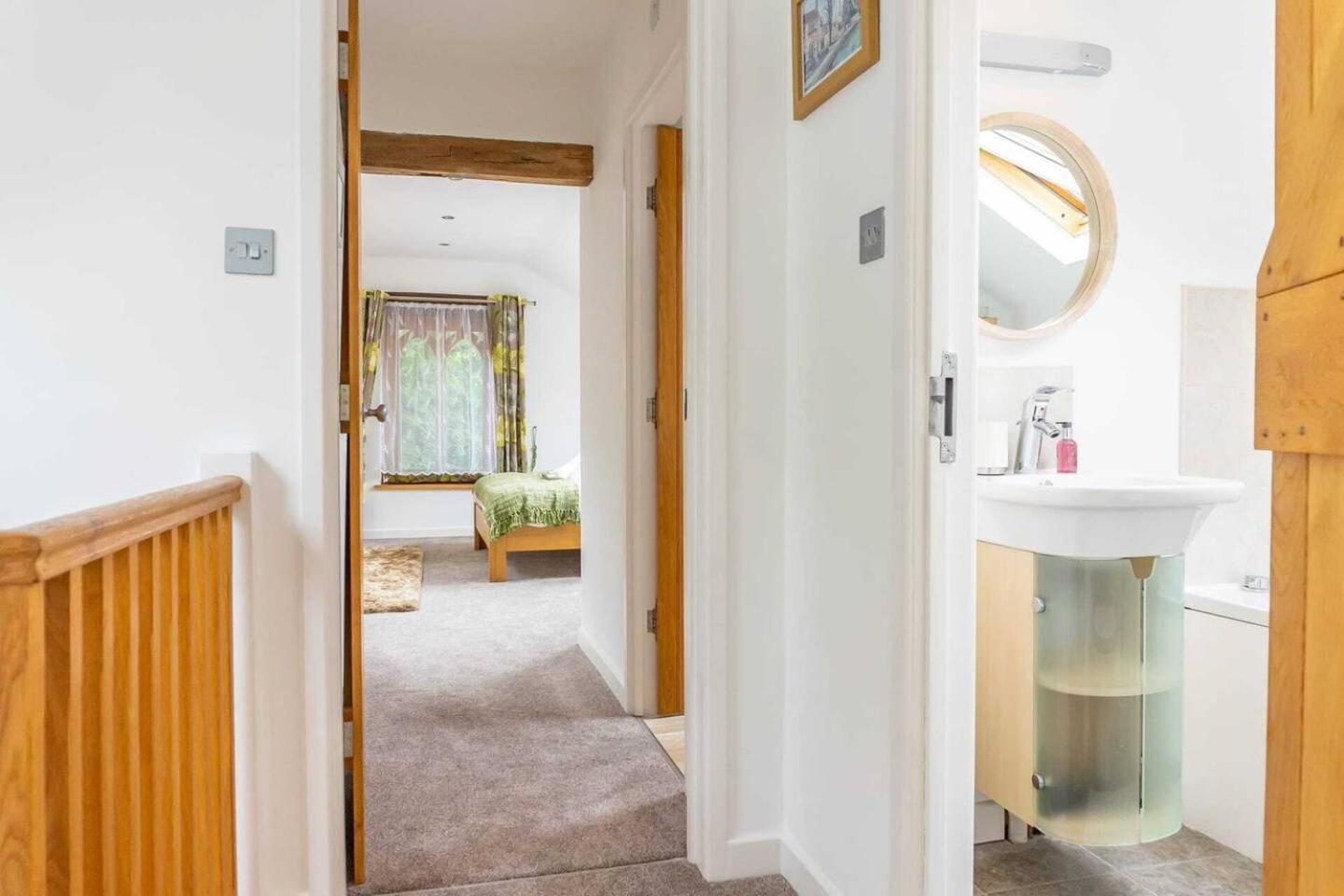 Luxury -chelt Walking-2bed-long Stays-parking Holiday home