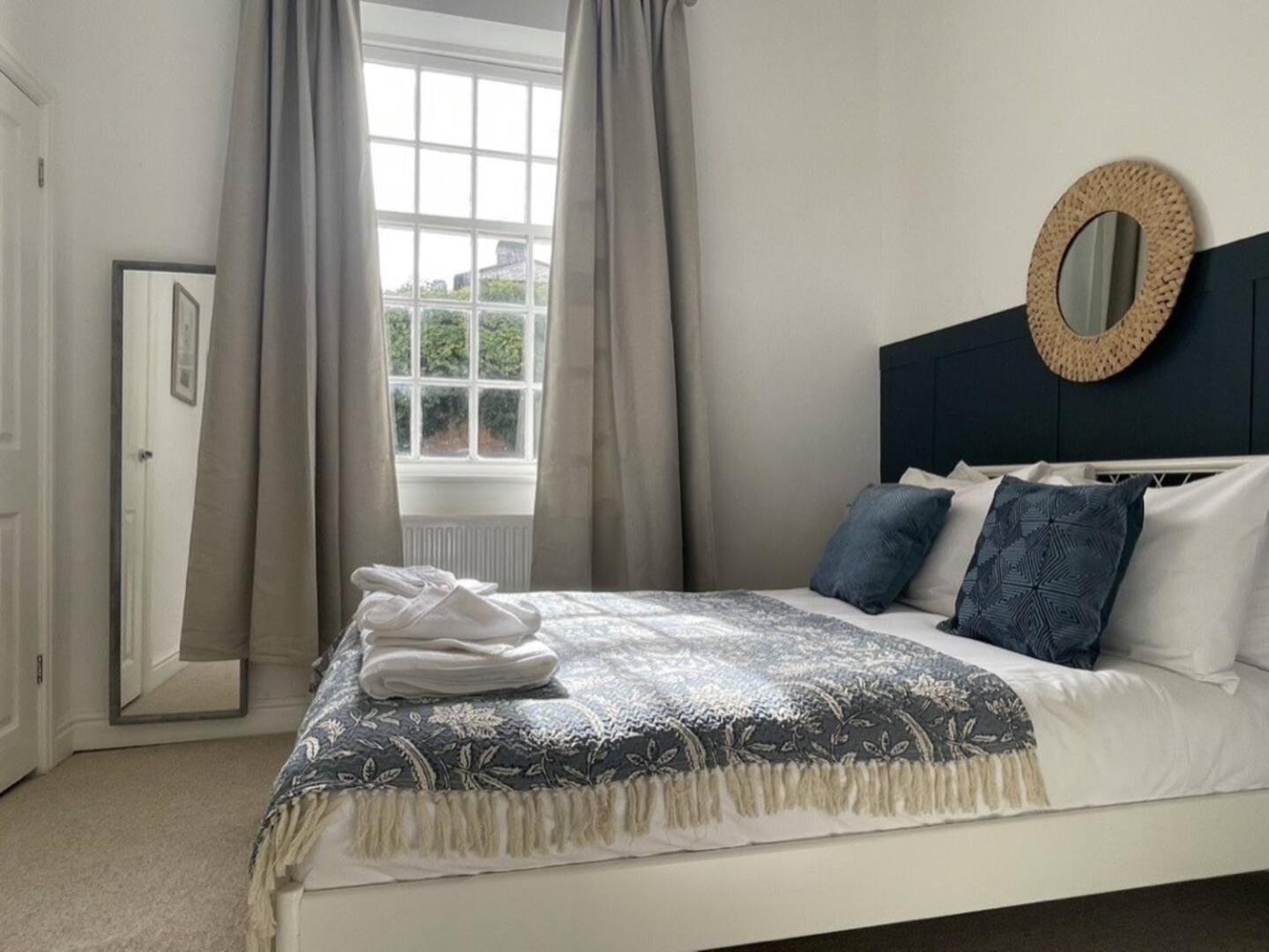 Comfy, Modern, Convenient, Parking! Apartment Cheltenham