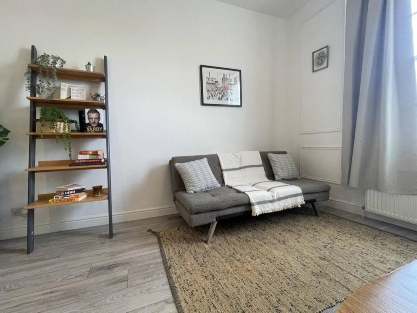 Comfy, Modern, Convenient, Parking!