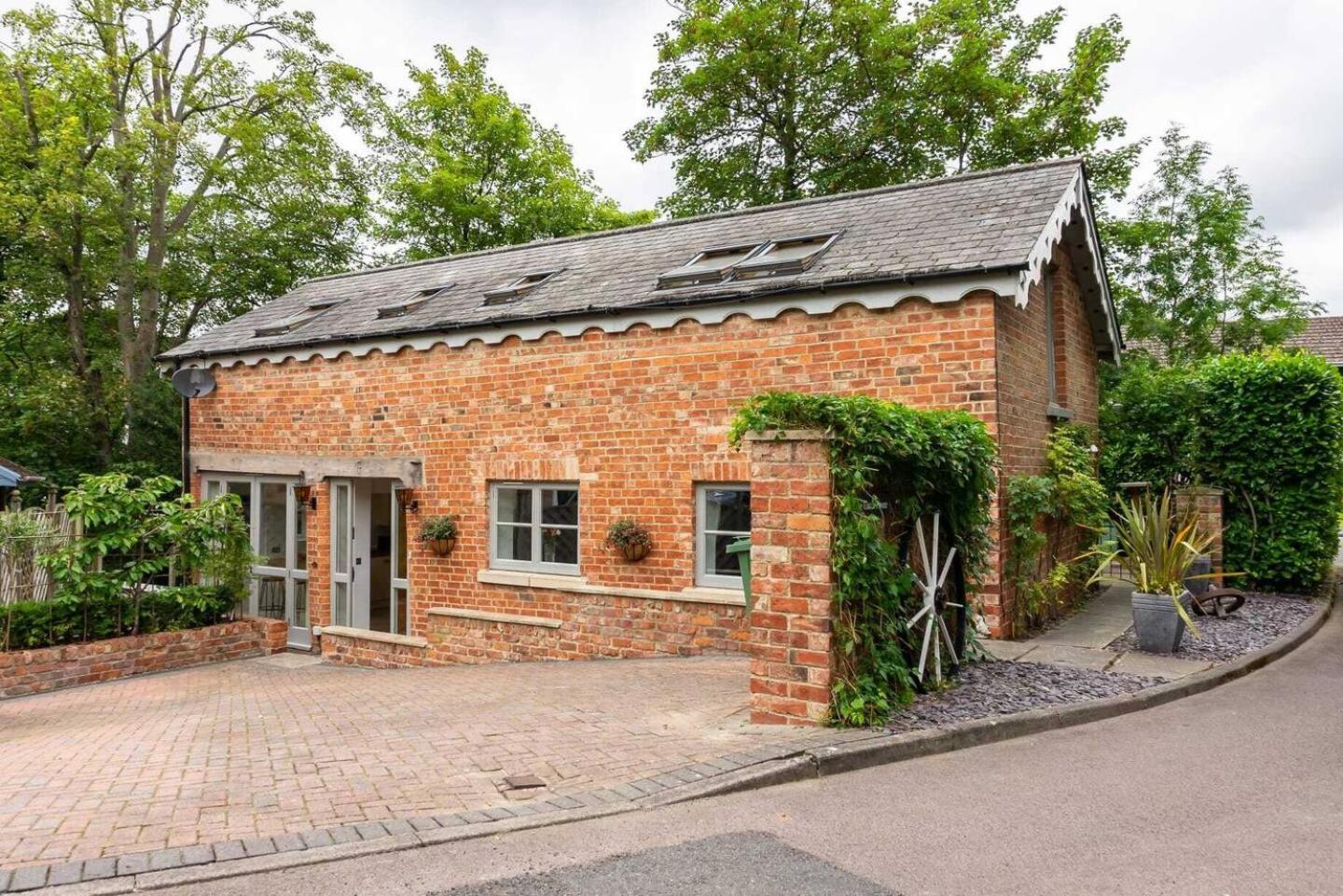 Luxury -chelt Walking-2bed-long Stays-parking Holiday home