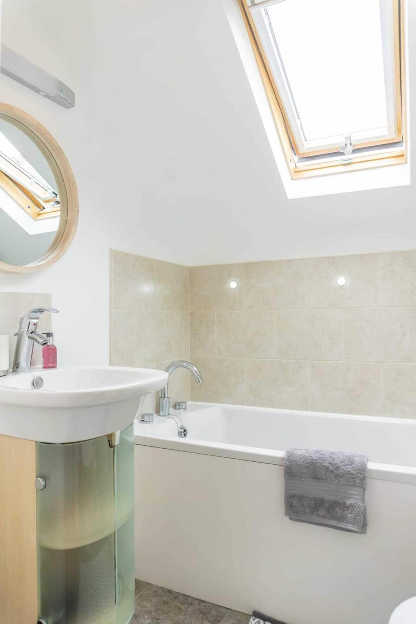 Luxury -chelt Walking-2bed-long Stays-parking Holiday home Cheltenham