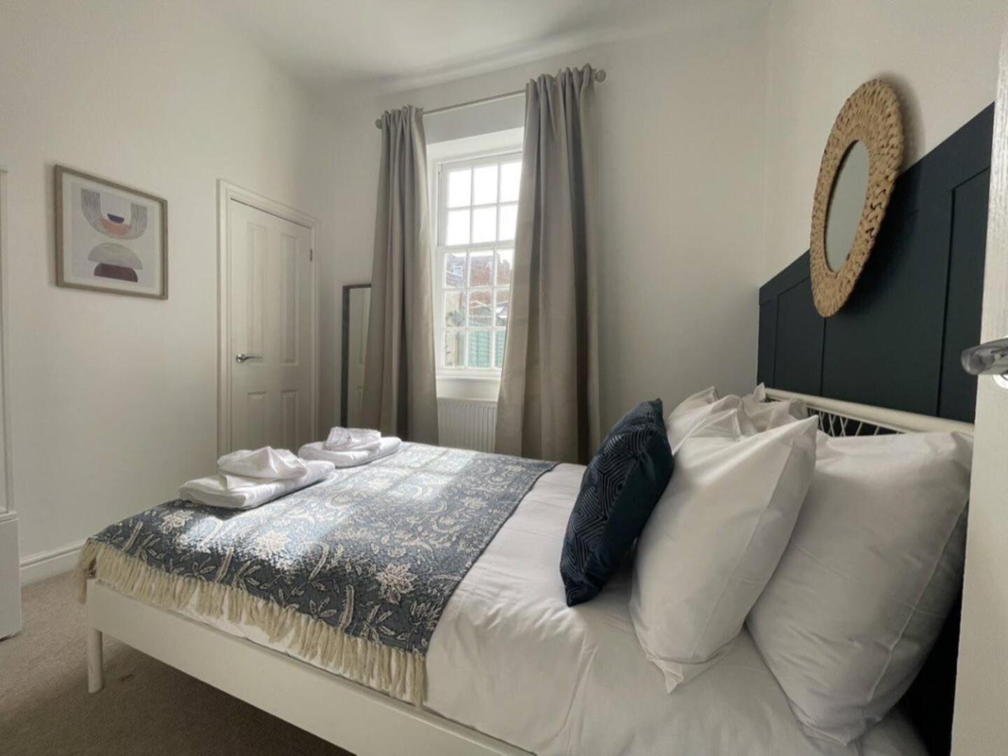 Comfy, Modern, Convenient, Parking! *
