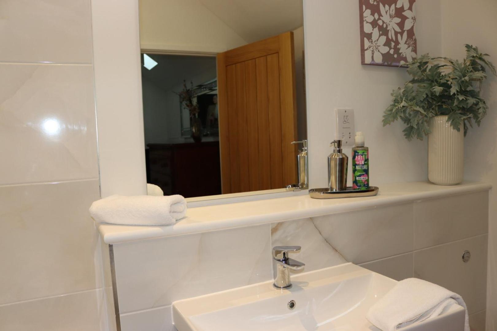 Thornton House Town Centre Free Car Park Apartment