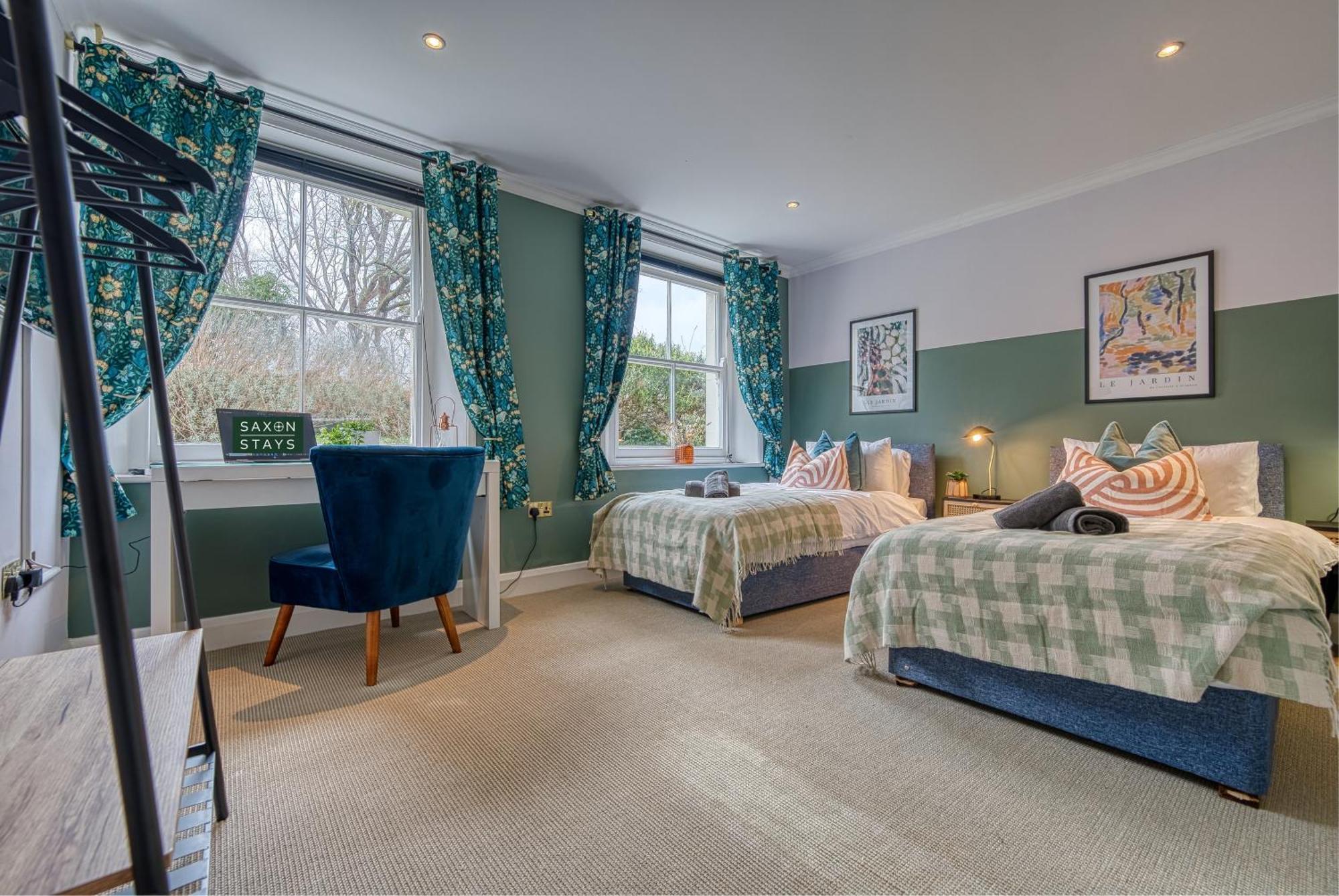 Period-style 2-bed Apt, Sleeps 6, Ample Free Parking, Close To Centre Cheltenham