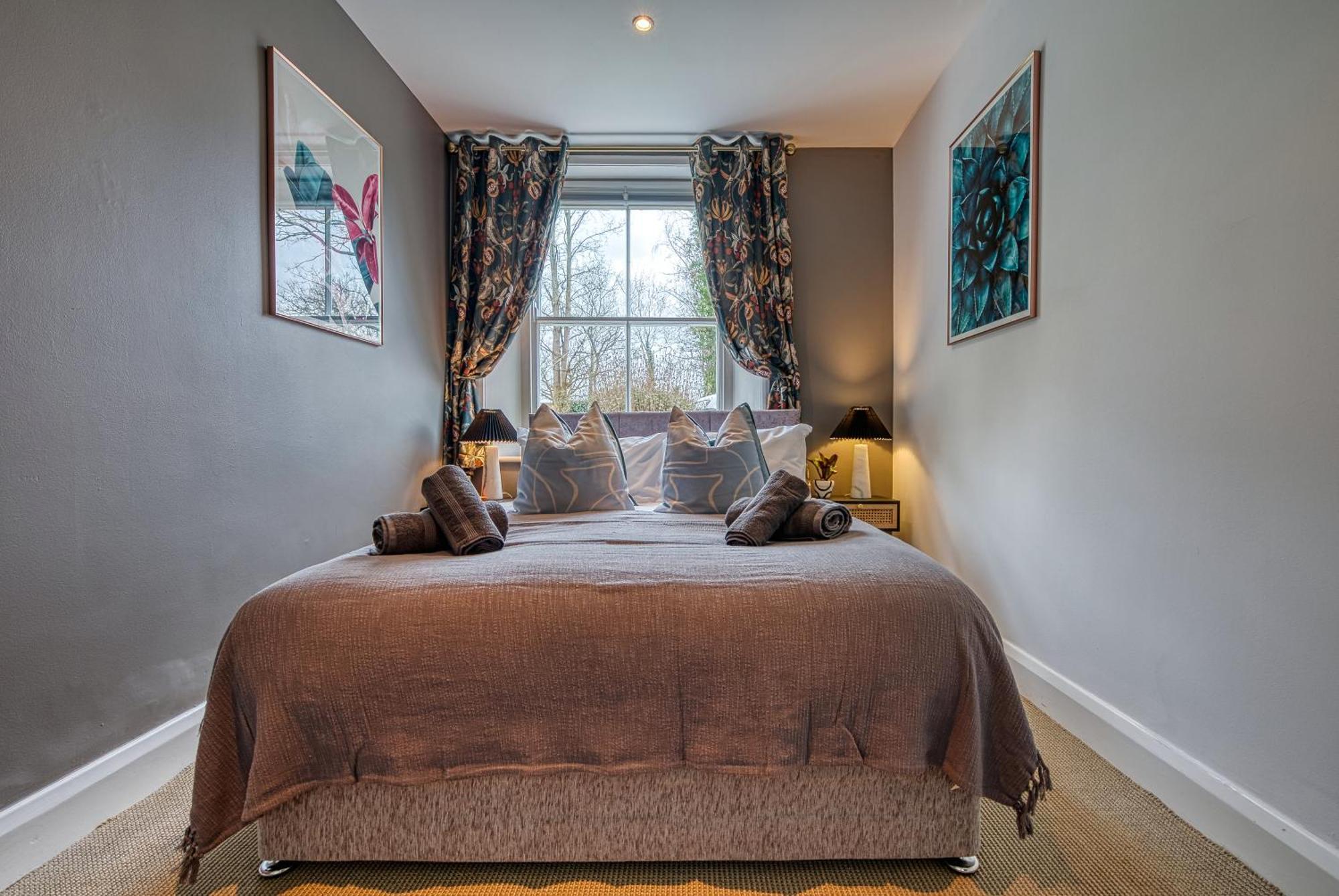 Apartment Period-style 2-bed Apt, Sleeps 6, Ample Free Parking, Close To Centre Cheltenham